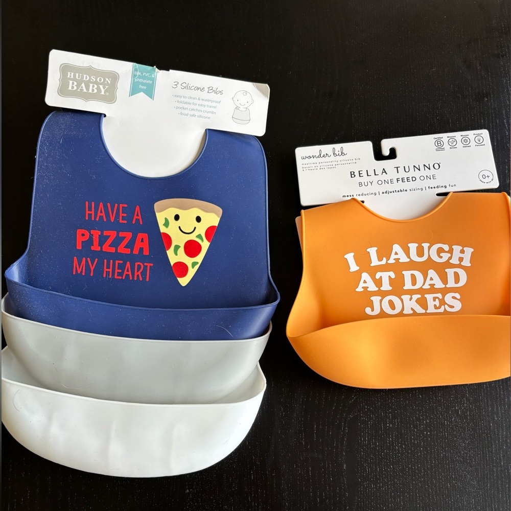 4 silicone bibs